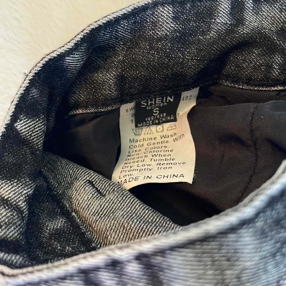 SHEIN black jean shorts - Picture 3 of 3
